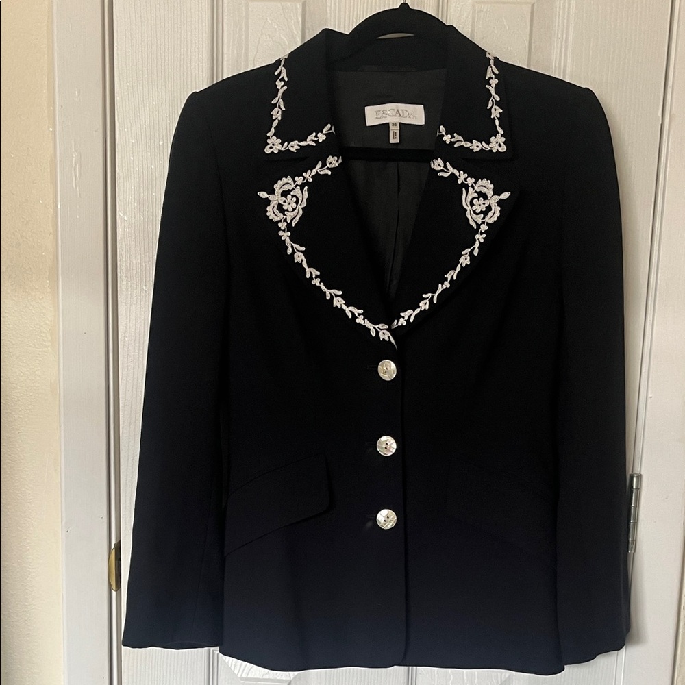 Escada 100% WOOL Black Blazer with White Floral Embroidery EUC Sz 6, german sz36